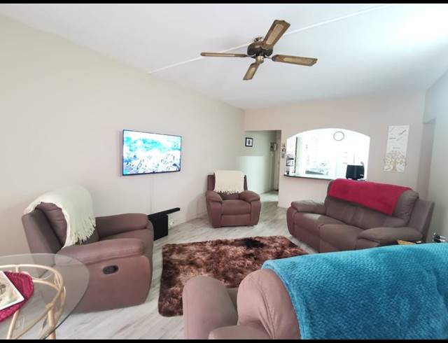 2 BEDROOM APARTMENT FOR SALE IN MEYERTON CENTRAL